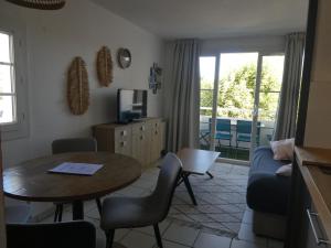 Μια τηλεόραση ή/και κέντρο ψυχαγωγίας στο 1101