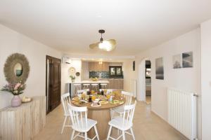 A kitchen or kitchenette at Seafront Villa Eirini