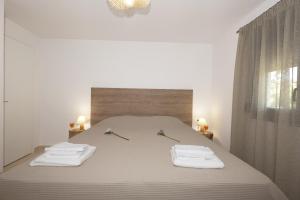 A bed or beds in a room at Seafront Villa Eirini