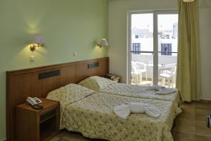 Postel nebo postele na pokoji v ubytování Lefkoniko Complex-Beach and Bay