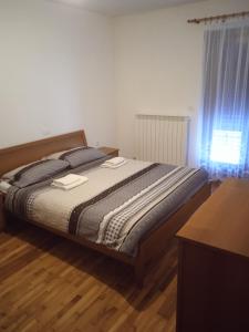 a bedroom with a bed with two towels on it at Turistična kmetija Birsa in Dobravlje