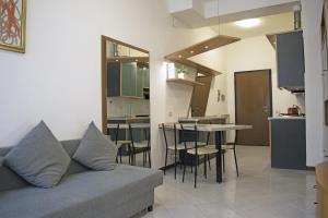 a living room with a couch and a table with chairs at Casa Mafalda in Torre Boldone