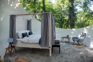 Rúm í herbergi á Nomád Glamping +37 myndir