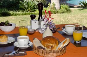 Breakfast options available to guests at Abangane Guest Lodge