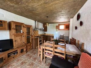 a kitchen with a table and a dining room at Casa Rural - Vivienda Yunque in Puerto del Pino
