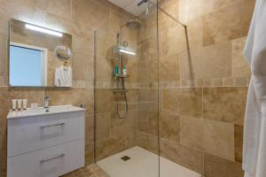 a bathroom with a shower and a sink at O'DYSSEE Appartement vue panoramique Bassin d'Arcachon in Pyla-sur-Mer +10 photos