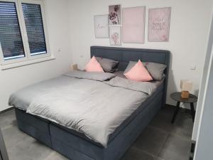 Un pat sau paturi într-o cameră la Casaina
