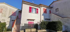 Το κτήριο όπου στεγάζεται  το διαμέρισμα