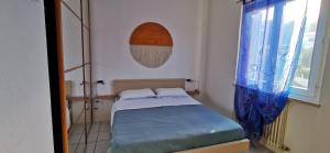 Ένα ή περισσότερα κρεβάτια σε δωμάτιο στο NUMANA, Bilocale con ampio balcone +1 φωτογραφίες