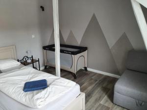 a small bedroom with a bed and a chair at Ferienhaus "Zum Blauen Hause" in Wernigerode