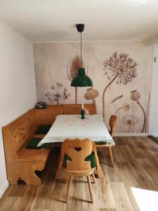 a dining room with a table and chairs at Ferienhaus "Zum Blauen Hause" in Wernigerode
