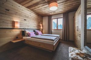 Postel nebo postele na pokoji v ubytování PRIVÀ Alpine Lodge