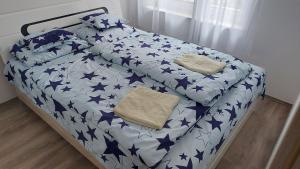 Postel nebo postele na pokoji v ubytování Lido riviera apartman