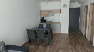 Kuchyň nebo kuchyňský kout v ubytování Lido riviera apartman