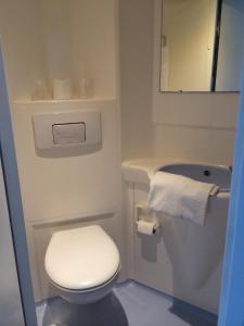 Ένα μπάνιο στο Fasthotel Montereau - Esmans