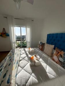 Un pat sau paturi într-o cameră la Sun&Sea