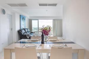 Χώρος καθιστικού στο Kata SeaView Apartment 0910