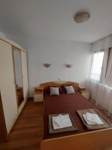 Ein Bett oder Betten in einem Zimmer der Unterkunft Eltrade Apartments in Vista Del Mar