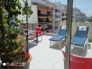 Balkón nebo terasa v ubytování Habitacion Familiar en un Ático con gran terraza y,cocina ,en la playa