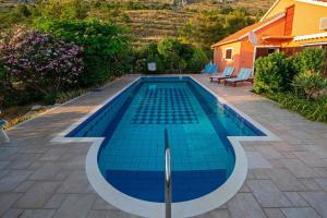 Bazén v ubytování Holiday home in Podstrana 7300 nebo v jeho okolí