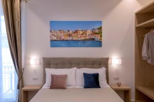 A bed or beds in a room at Cuore di Sorrento Suites