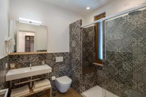A bathroom at Cuore di Sorrento Suites
