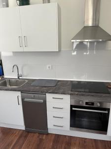 Kuchnia lub aneks kuchenny w obiekcie A de Maria - Tres Marias Apartments