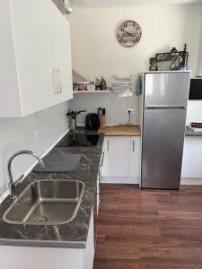 Kuchnia lub aneks kuchenny w obiekcie A de Maria - Tres Marias Apartments