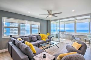 Posezení v ubytování Oceanfront Luxury 2and2 Condo with Amazing Views!