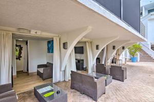 Posezení v ubytování Oceanfront Luxury 2and2 Condo with Amazing Views!