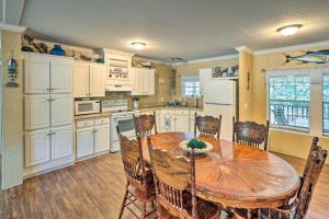 Gallery image of Cozy Steinhatchee House with Fire Pit and Grill! in Steinhatchee +22 photos