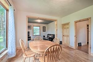 Gallery image of Remodeled Cecil Farmhouse, Near Shawano Lake!  +16 photos