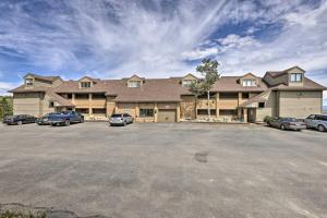 una casa grande con coches aparcados en un aparcamiento en Less Than Half Mi to Ski Lifts Cozy Granby Ranch Studio!, en Granby