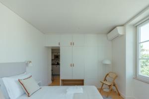 Een bed of bedden in een kamer bij Trindade 19 Apartments - 2C Tinta Miúda