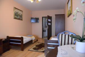 Posteľ alebo postele v izbe v ubytovaní Hotelik Pod Lwami