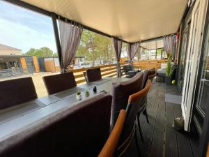 Posedenie v ubytovaní D&I mobile home
