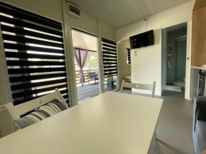 Posedenie v ubytovaní D&I mobile home