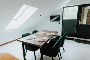 Μια τηλεόραση ή/και κέντρο ψυχαγωγίας στο Skava Apartments Zator Energylandia
