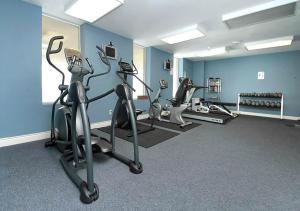 Fitness centrum a/nebo fitness zařízení v ubytování Grandview East 1602