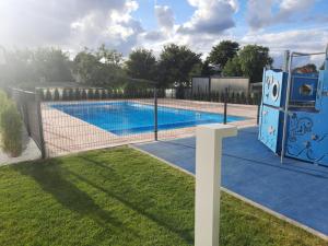 Bazén v ubytovaní LOFT PEARL Basen Taras Apartament alebo v jeho blízkosti
