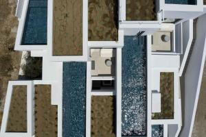 Foto da galeria de CUBIC Mykonos Seafront Design Suites em Ornos