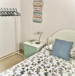 Łóżko lub łóżka w pokoju w obiekcie Apartamento Las Flores