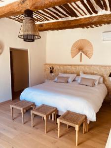 Posteľ alebo postele v izbe v ubytovaní La Bastide des Oliviers Provence - Mirabel aux Baronnies