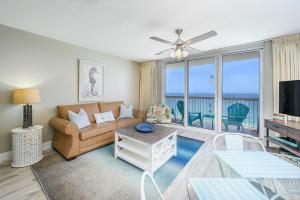 Телевизор и/или развлекательный центр в Pelican Beach Resort 2006