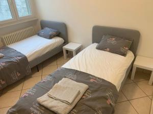 Un pat sau paturi într-o cameră la Tavernola recidence +6 fotografii