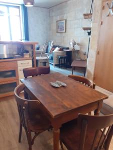 Łóżko lub łóżka w pokoju w obiekcie Bordeaux Chartrons superbe T2 avec terrasse
