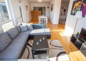 A television and/or entertainment centre at Top of Innsbruck Apartment I free parking