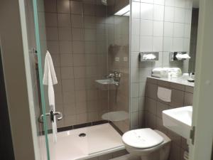 Bathroom sa BEST WESTERN Hotel Brussels South