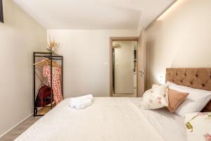 Posteľ alebo postele v izbe v ubytovaní Arch Apartment Corfu