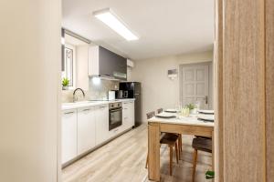 Kuchyňa alebo kuchynka v ubytovaní Arch Apartment Corfu
